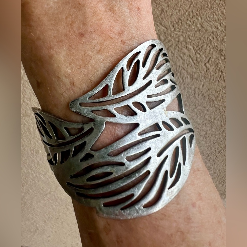 Silver Tone Hard Metal leaf leaves cutout pattern bangle cuff wide bracelet
